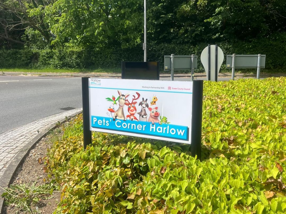 Roundabout Advertising Examples Roadside Media