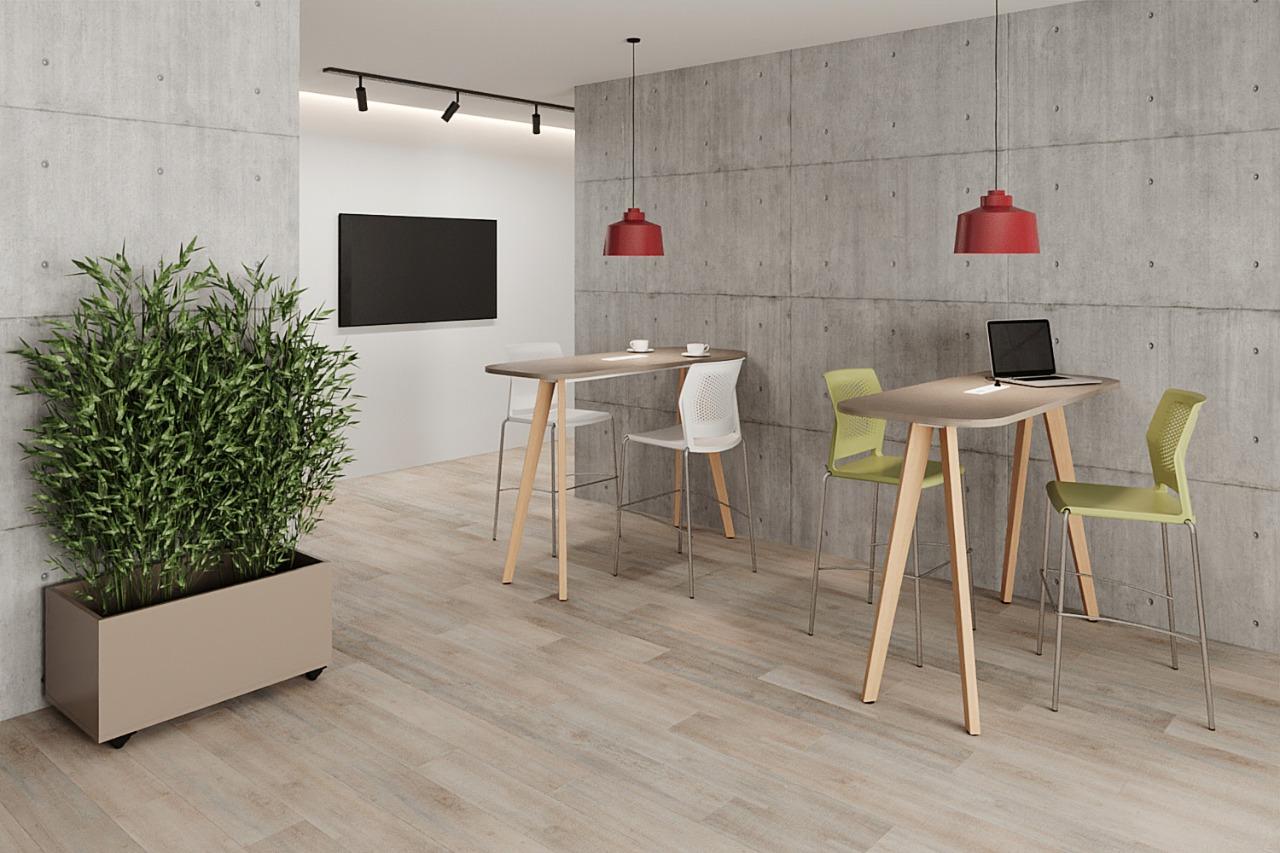 Cozinha com mesa e cadeiras de madeiraDescrição gerada automaticamente com confiança baixa