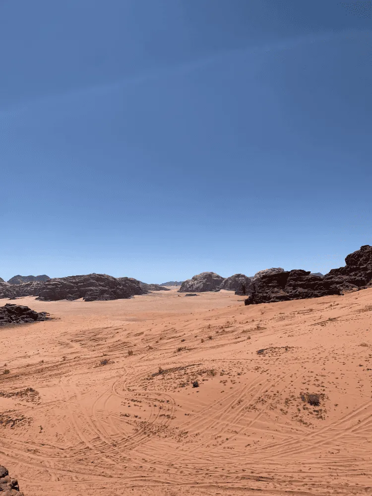 désert avec des montagnes
