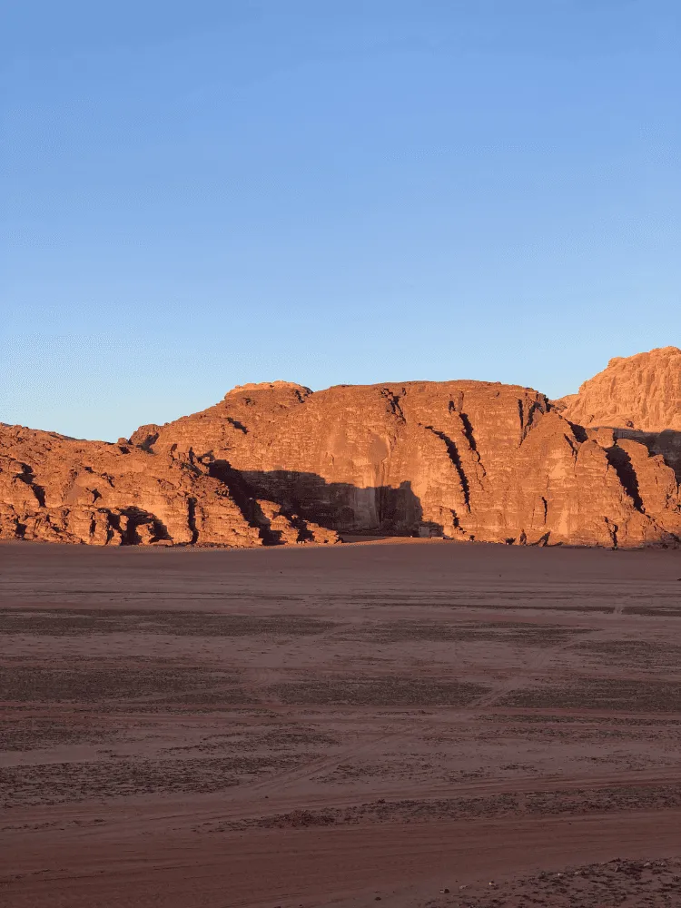 désert avec des montagnes