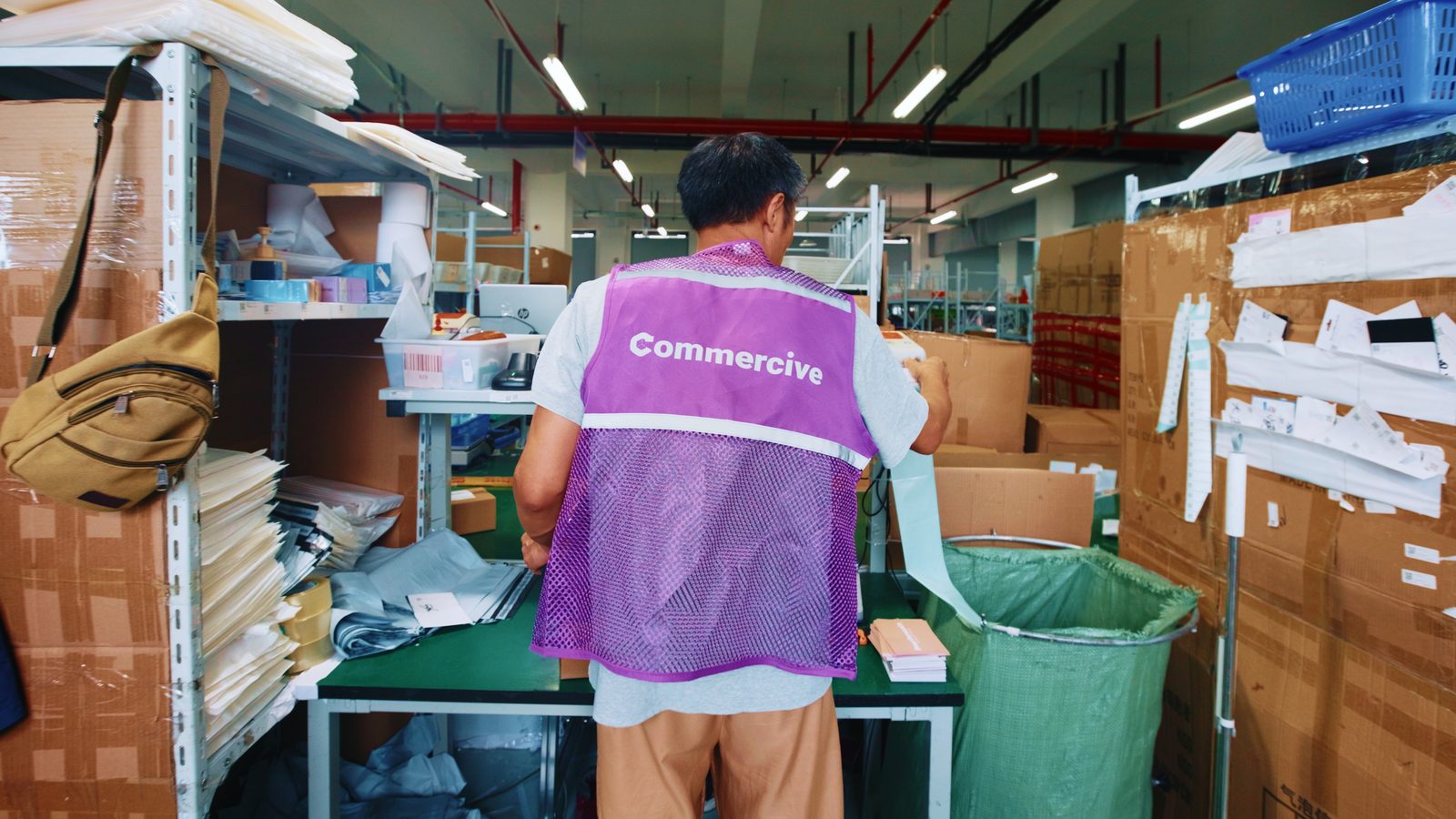 Packing and label station inside the Commercive warehouse