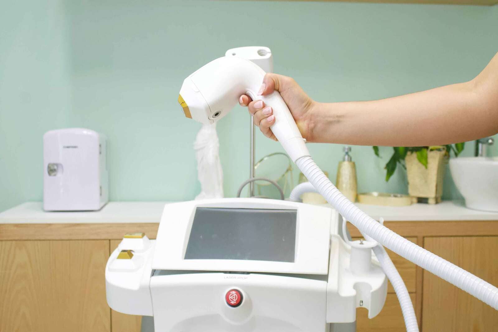 Electrolysis vs Laser Hair Removal Which is Better