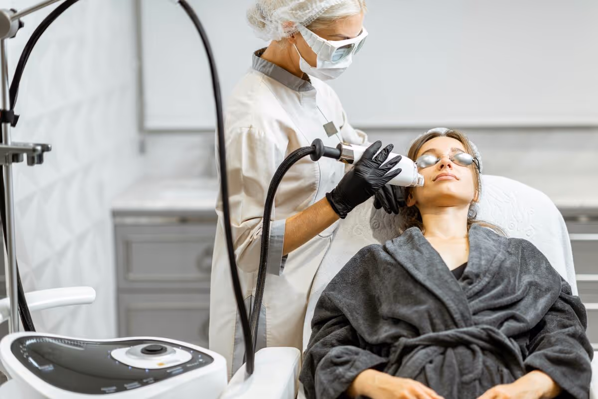 How Does Laser Treatment Remove Age Spots and Sun Damage on the Face?
