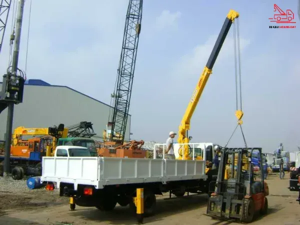 thuê xe cẩu bốc dở hcm