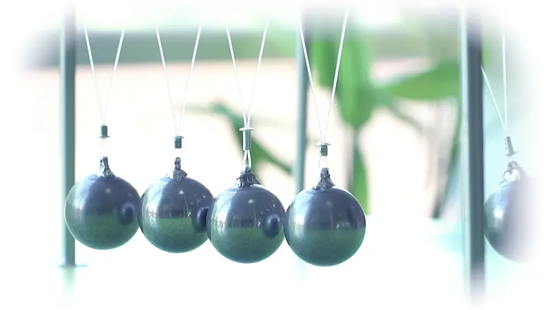 Meditierende Frau und Buddha Büste