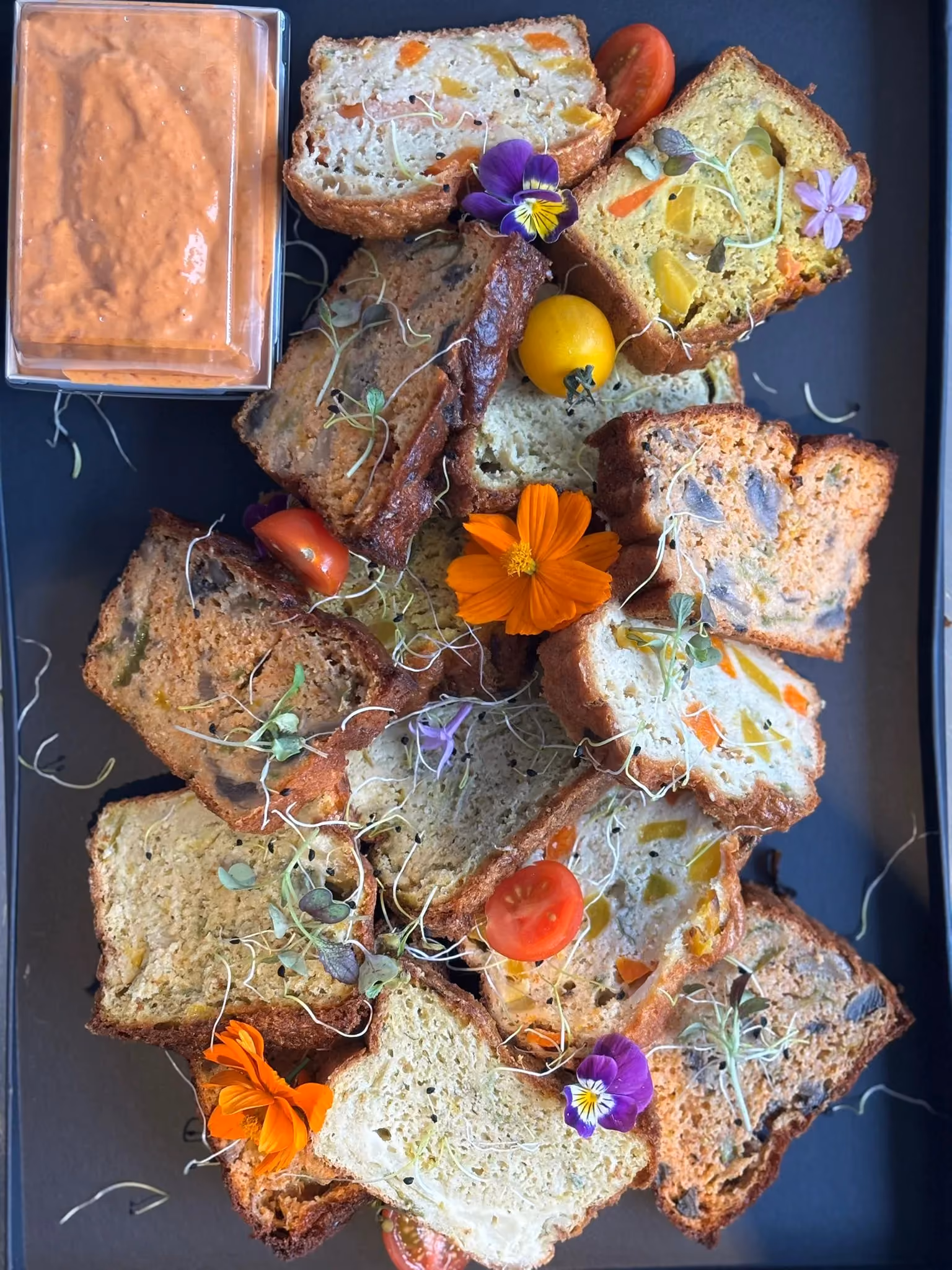 Buffet de cakes froids proposé par le Huitième Saveur.