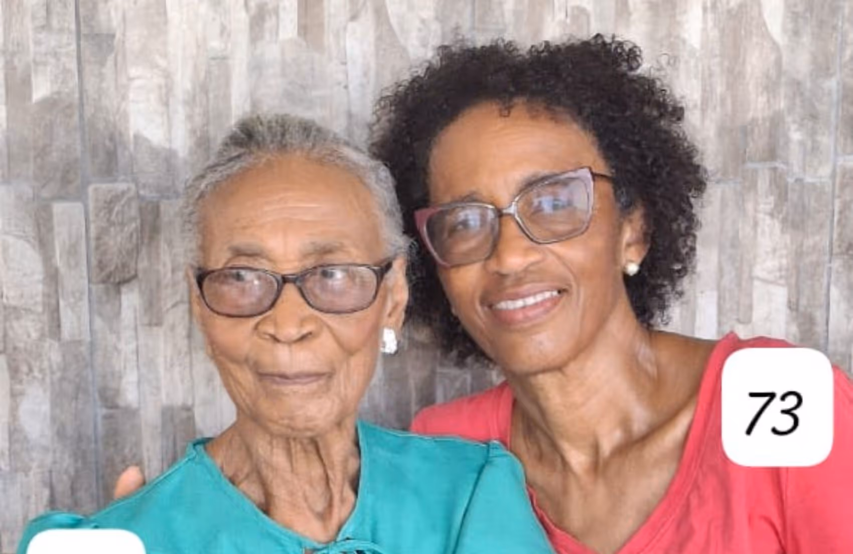2 smiling seniors that received senior relocation services.