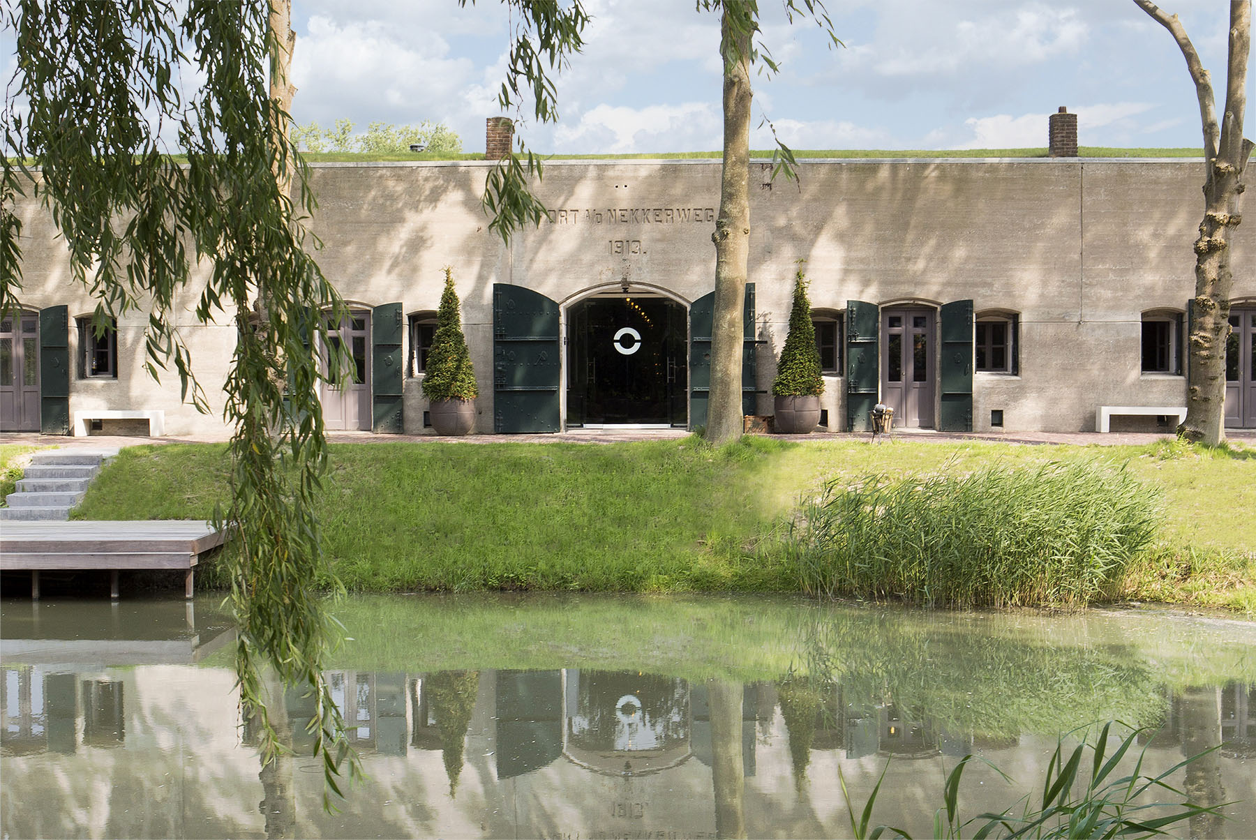 De entree van wellness, hotel en restaurant Fort Resort Beemster