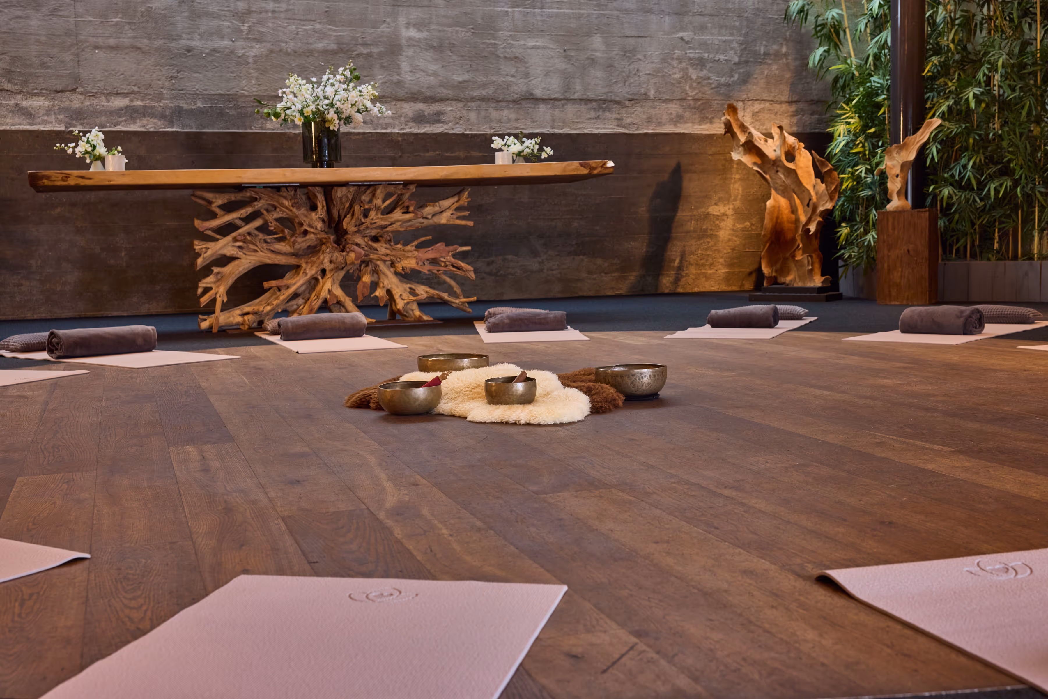 Retreats bij Fort Resort Beemster. Yoga, klankschalen, cacaoceremonie, wim hof workshop