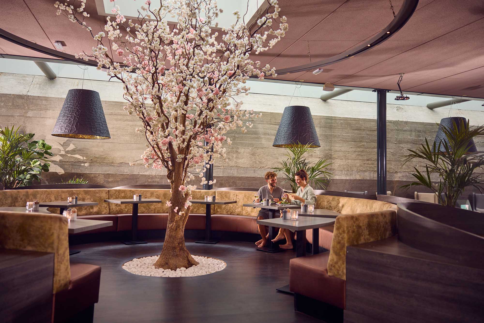 Wellness restaurant Fort Resort Beemster met bloesembloom in het centrum