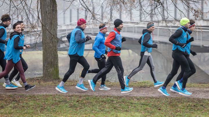 Gruppe von Läufern beim Training