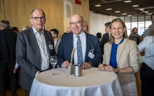 Am Offa-Gewerbetag: Bruno Damann, Vorsteher des Gesundheitsdepartements des Kantons St.Gallen, Beat Tinner, Vorsteher des Volkswirtschaftsdepartement des Kantons St.Gallen, und Christine Bolt, CEO Olma Messen AG. Vierter Offa-Gewerbetag
