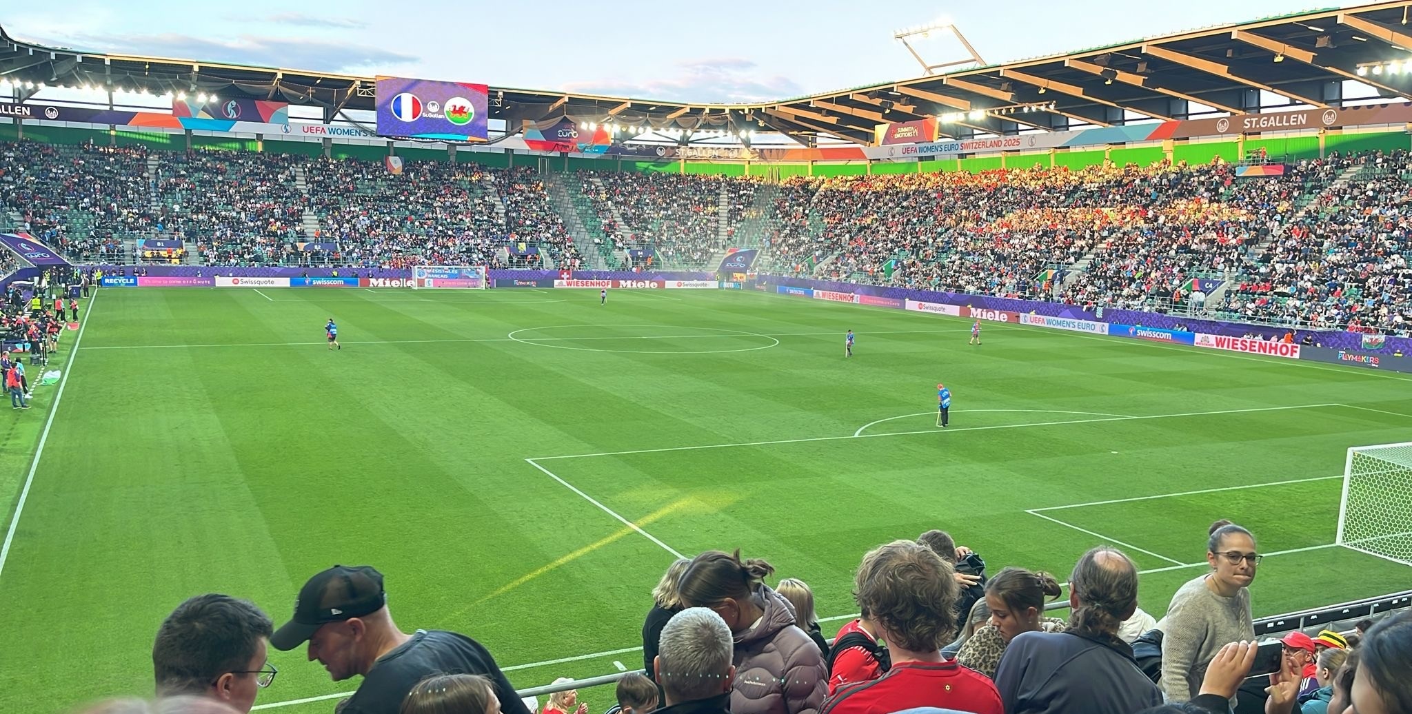 Volle Ränge am 9. Juli in St.Gallen beim Spiel Frankreich gegen Wales.