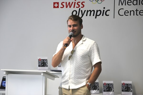 NHL-Star Timo Meier an der Eröffnung des Berit Sportslab in St.Gallen.
