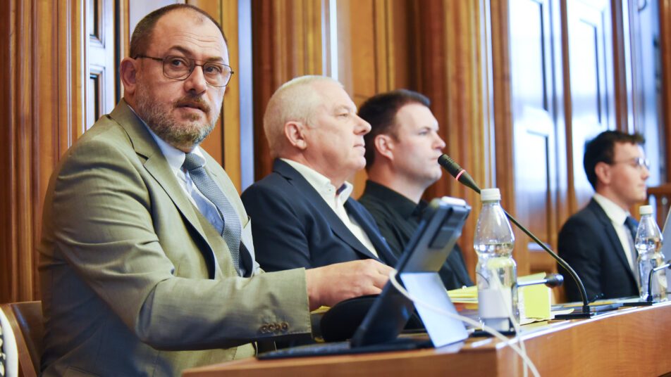 Marc Wäspi (links), Präsident der Besonderen Kommission Totalrevision Kantonsverfassung.