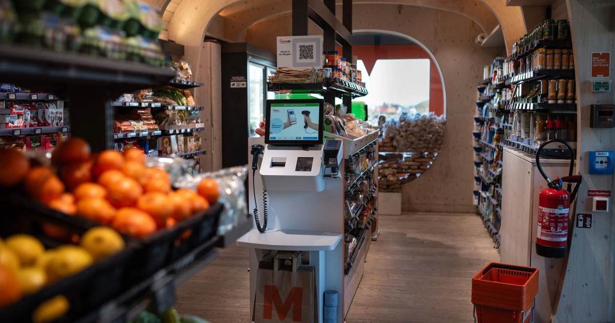 In Selbstbedienungsläden wie den Teo-Filialen der Migros werden die Einkäufe am Automaten bezahlt.