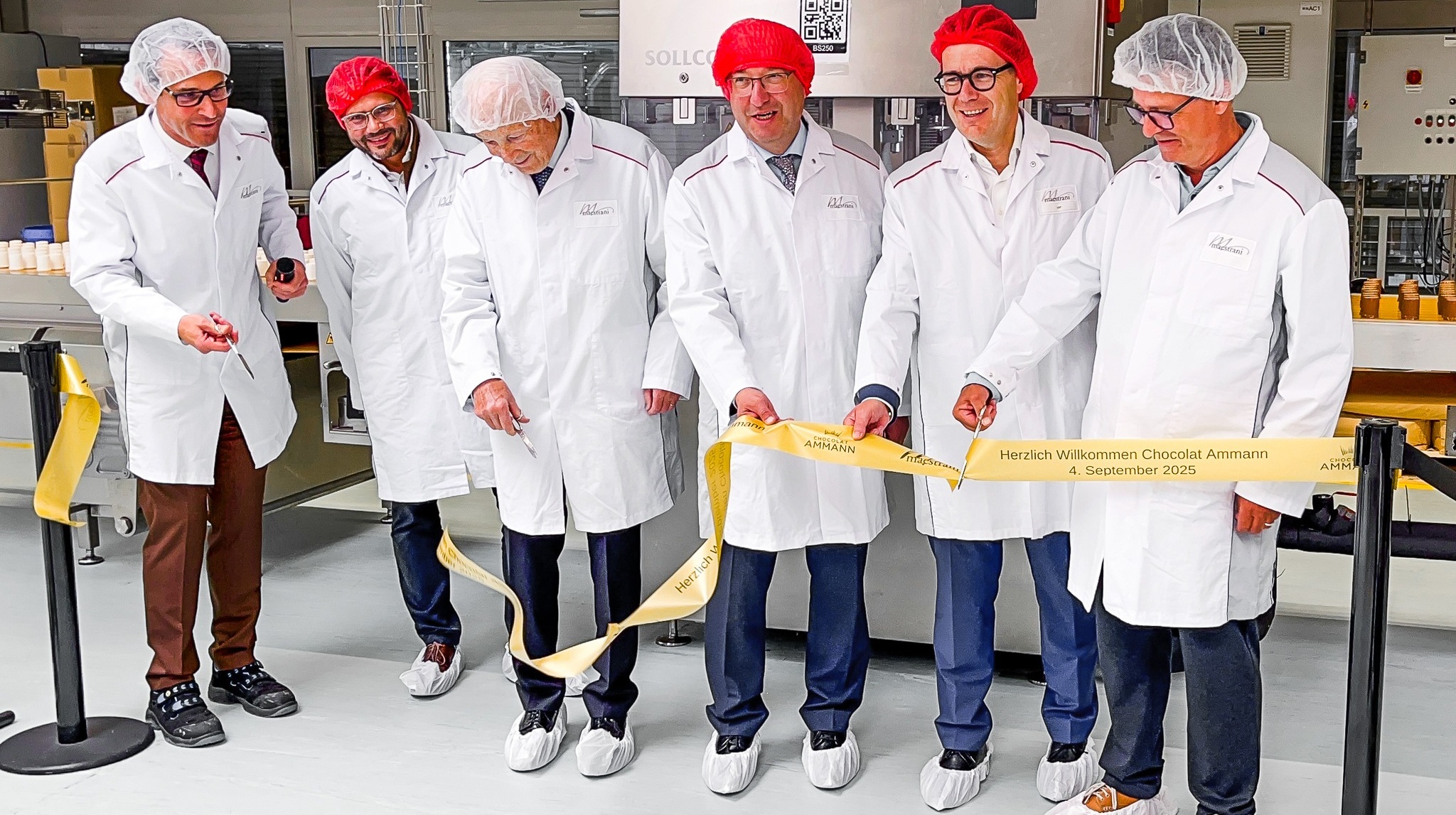 Banddurchschnitt Schokokuss-Produktionslinie: Christoph Birchler, Rolf Claude, Randolf Hanslin, Beat Tinner, Beni Würth, Diego Zoller. (v.l.)