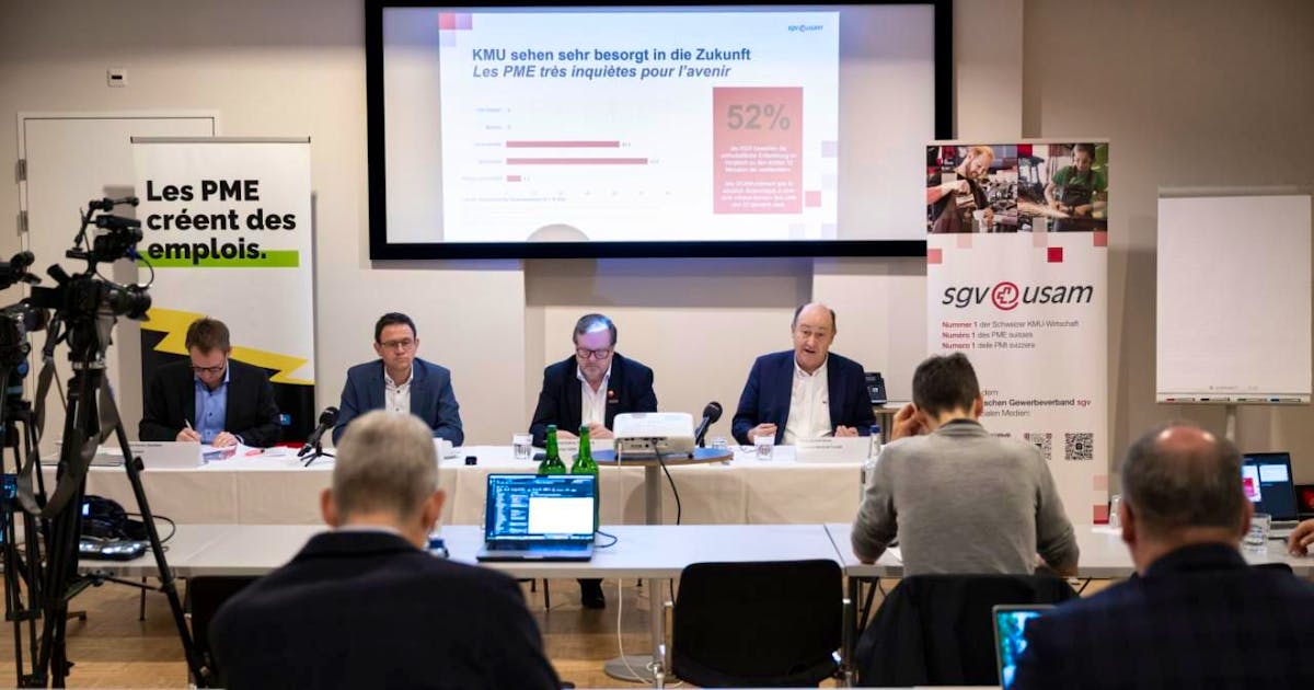 Der Schweizerische Gewerbeverband stellt die Ergebnisse seines KMU-Barometers in Bern vor. Der Schweizerische Gewerbeverband stellt die Ergebnisse seines KMU-Barometers in Bern vor.