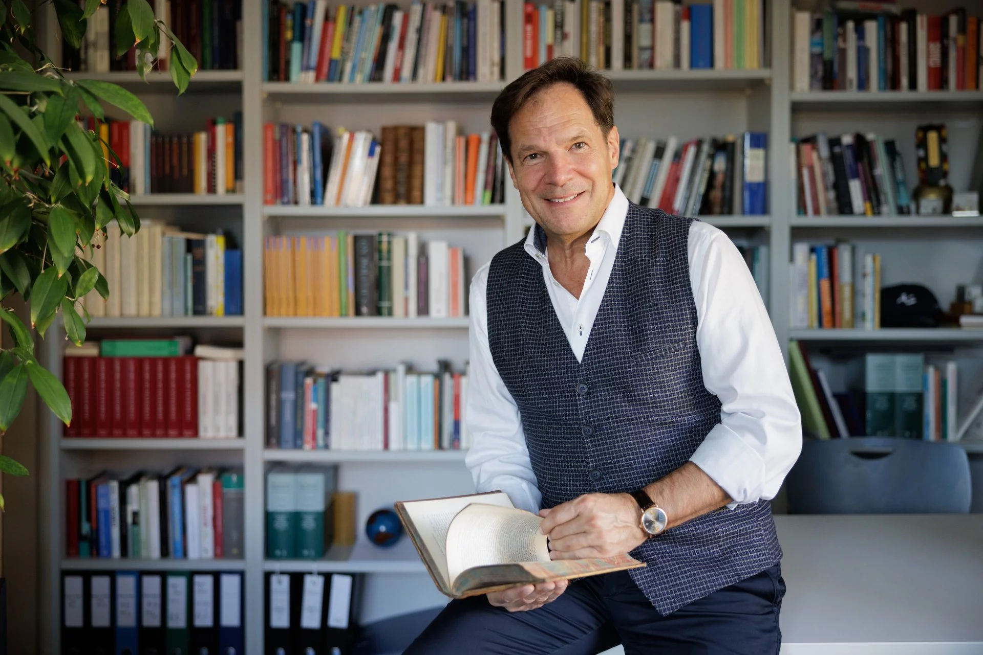 Referent ist Prof. em. Dr. Christoph Frei, Titularprofessor für Politikwissenschaft mit besonderer Berücksichtigung der Internationalen Beziehungen.