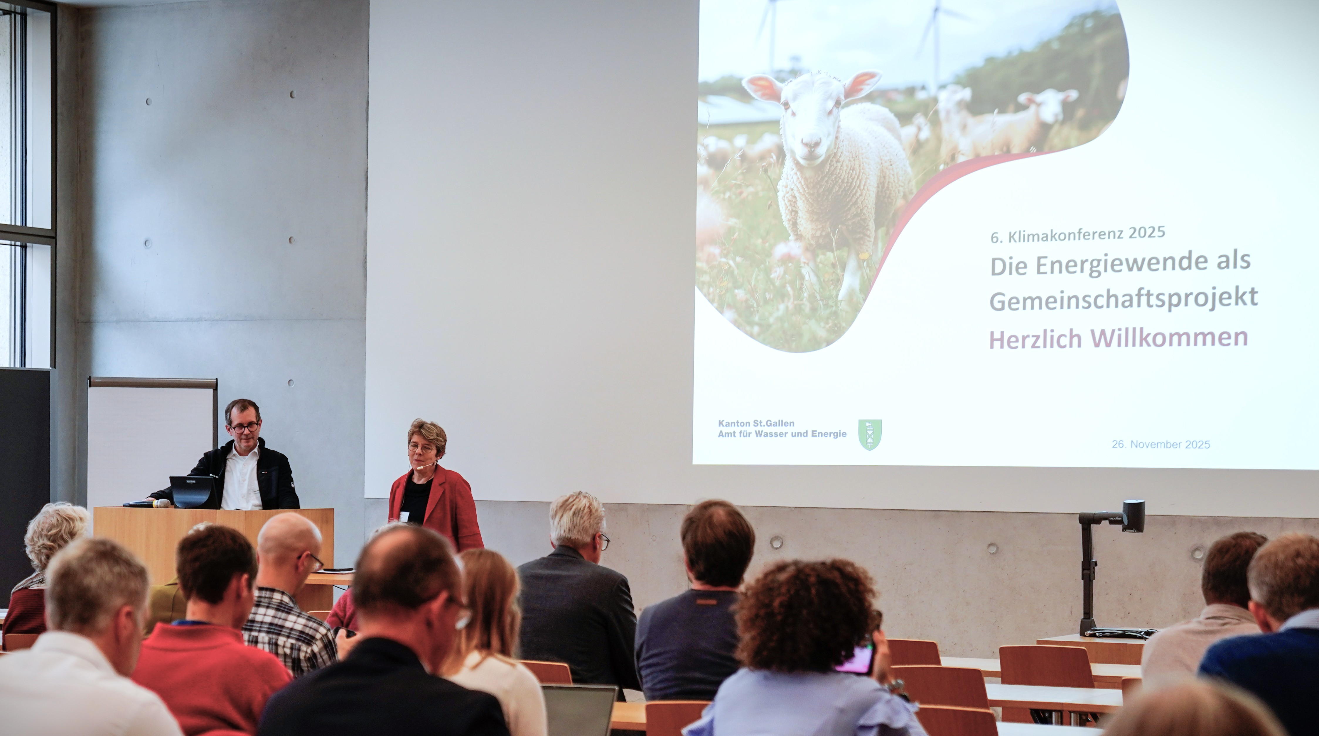 Ralph Brändle und Susanne Kytzia eröffnen die Klimakonferenz an der OST.