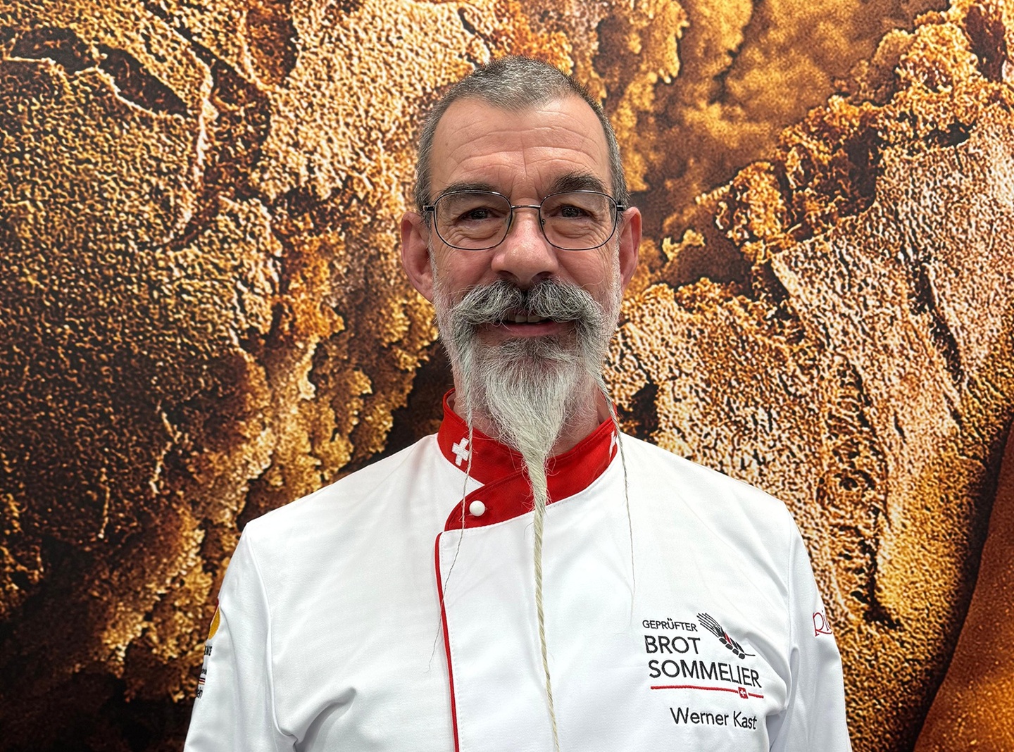 Werner Kast, Holzofenbäcker und geprüfter Brotsommelier der Bäckerei Kast in Reute AR.