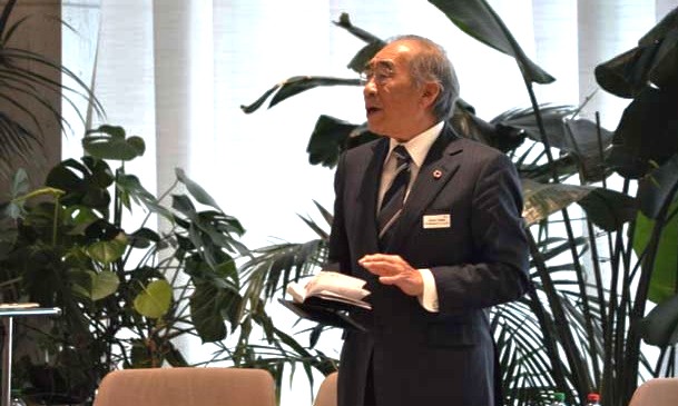 Hitoshi Takeda gab den Anwesenden eine Fülle an Anregungen auf den Weg, wie Organisationen sich stetig verbessern können. Hitoshi Takeda gab den Anwesenden eine Fülle an Anregungen auf den Weg, wie Organisationen sich stetig verbessern können.