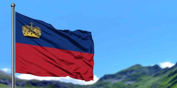 Schweizer mit Einkommen im Fürstentum sollen von der 3a-Abzugsmöglichkeit abgeschnitten werden. (Bild Fahnenfabrik Sevelen AG)