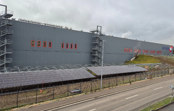 Zurzeit baut die Suttero in Bazenheid eine grosse Photovoltaikanlage. Im Frühjahr soll es mit der Stromproduktion losgehen.