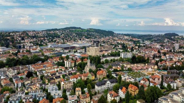 Die Hauspreise in den Zentren und in touristischen Gemeinden stiegen innerhalb eines Jahres am stärksten.