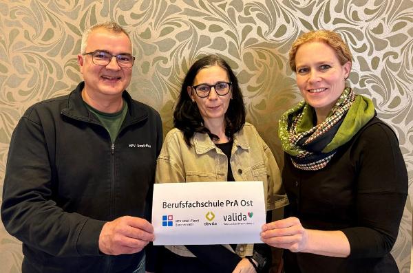 In einem Pilotprojekt wurde geprüft, ob Synergien für die Praktische Ausbildung (PrA) von Menschen mit Unterstützungsbedarf sinnvoll genutzt werden können. In einem Pilotprojekt wurde geprüft, ob Synergien für die Praktische Ausbildung (PrA) von Menschen mit Unterstützungsbedarf sinnvoll genutzt werden können.