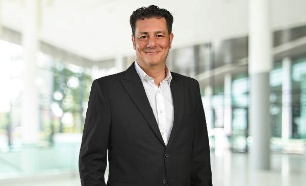 Eliseo Auciello hat sich auf die Evaluation und Entwicklung von Führungskräften auf Executive-Ebene sowie auf Board Audits spezialisiert. Eliseo Auciello hat sich auf die Evaluation und Entwicklung von Führungskräften auf Executive-Ebene sowie auf Board Audits spezialisiert.