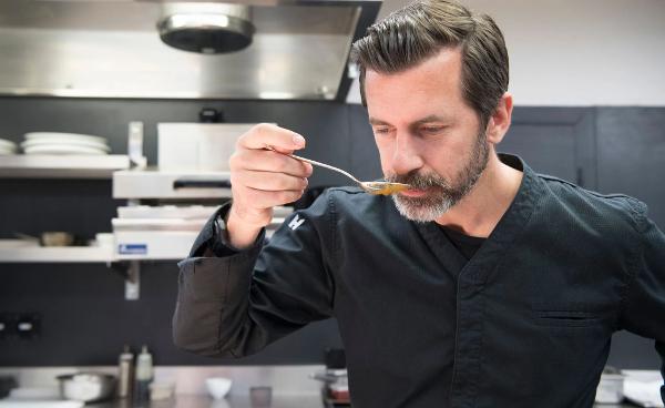 Spitzenkoch Andreas Caminada bleibt in Bad Ragaz. (Bild: Ralph Ribi)