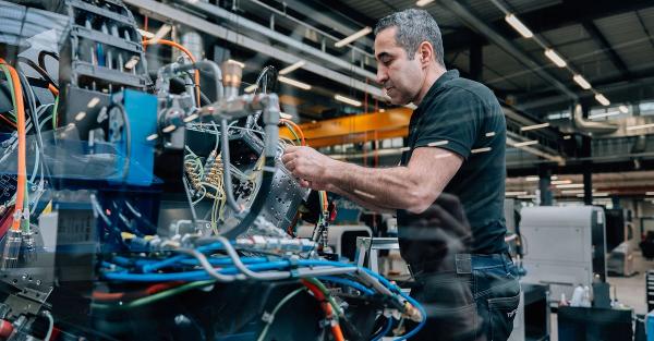 Blick in die Produktion der Starrag Tornos Group.