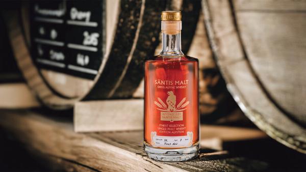 «Säntis Malt Edition Alpstein 20» hat die höchste Auszeichnung als «Bester Schweizer Single Cask Single Malt» gewonnen.