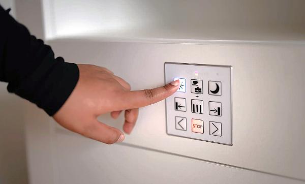 Einfach verständlich sind die Tasten beschriftet. (Bild: Niklas Thalmann)