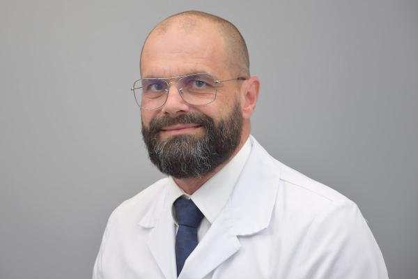 Dominik Müllers Schwerpunkte liegen in der Allgemein- und Viszeralchirurgie, der Traumatologie sowie besonders in der bariatrischen Chirurgie.