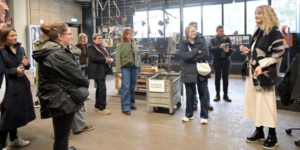 #augenblick» bei der Lüchinger Metallbau AG mit Brigitte Lüchinger (rechts).