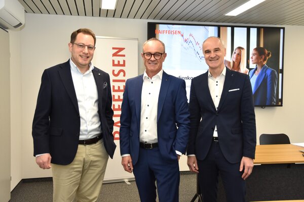 Jérôme Müggler, Direktor der IHK Thurgau, Reto Inauen, Verbandspräsident Thurgauer Raiffeisenbanken, und Matthias Geissbühler, Anlagechef Raiffeisen Schweiz. (v.l.)