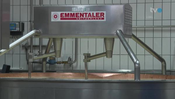 Vorgezogene Schlachtungen und der Aufruf, Schweizer Milch zu konsumieren, sollen helfen. Vorgezogene Schlachtungen und der Aufruf, Schweizer Milch zu konsumieren, sollen helfen.