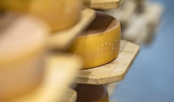 In Lenggenwil SG hält die Käsereigenossenschaft Hueb-Taa (KGHT) das Dorf auf Trab. In Lenggenwil SG hält die Käsereigenossenschaft Hueb-Taa (KGHT) das Dorf auf Trab.