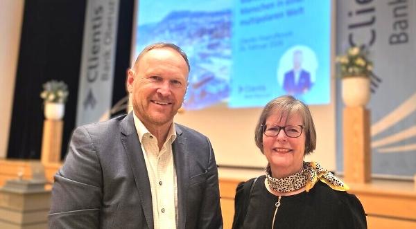 Stefan Scheiber, VRP Bühler Group, und Barbara Lorenz, VRP Clientis Bank Oberuzwil. (Bild: Jürg Grau)