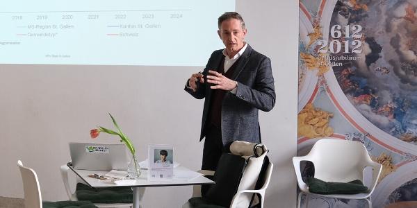 Robert Stadler, Geschäftsführer des HEV Stadt und Kanton St.Gallen, am monatlichen FDP-Morgenstamm.