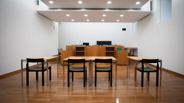 Der kleine Saal am St.Galler Kantonsgericht wurde für eine Onlinebefragung aufgerüstet.