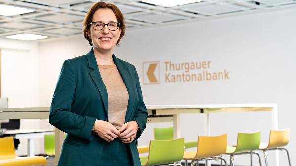 Lilian Jud ist Betriebsökonomin und verfügt über einen Masterabschluss in Innovation und Transformation.