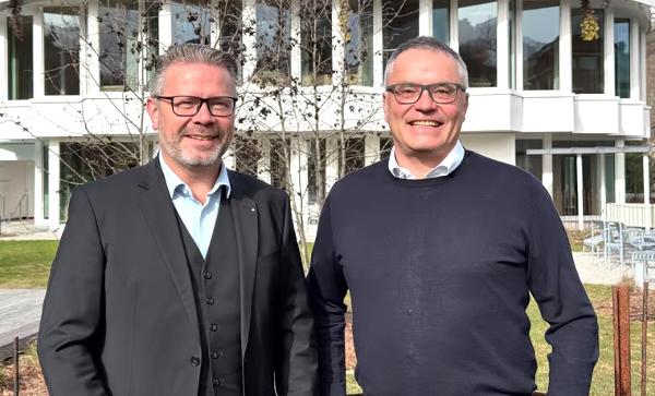 Thomas Rechsteiner und Martin Dörig vor dem Badehaus des Resort Hof Weissbad. (Bild: Manuel Fässler) Thomas Rechsteiner und Martin Dörig vor dem Badehaus des Resort Hof Weissbad. (Bild: Manuel Fässler)