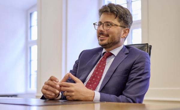 Arthur Brunner trifft auf dem Spielfeld und im Gerichtssaal schwierige Entscheidungen. (Bild: Thomas Hary)