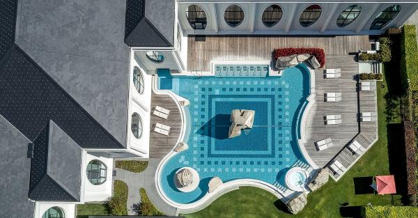 Aussenbad der Tamina-Therme von oben. Aussenbad der Tamina-Therme von oben.