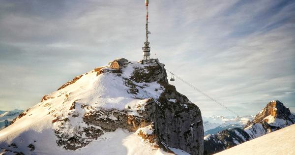 Winterlicher Saisonstart auf dem Hohen Kasten nach dem Neuschnee. Winterlicher Saisonstart auf dem Hohen Kasten nach dem Neuschnee.