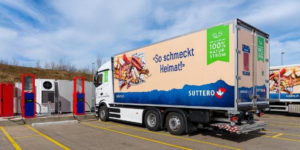 Die Ladestationen der neuesten Generation mit einer Ladeleistung von jeweils bis zu 400 kW bei der Ernst Sutter AG in Bazenheid. Die Ladestationen der neuesten Generation mit einer Ladeleistung von jeweils bis zu 400 kW bei der Ernst Sutter AG in Bazenheid.