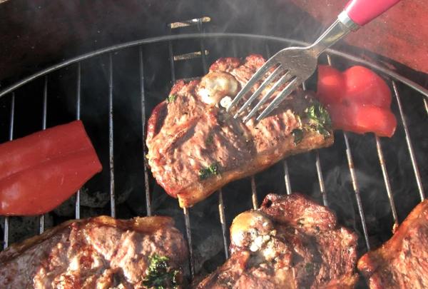 Gemäss der Weisung würden für Höfe mit zu hohem PFAS-Gehalt im Rindfleisch unter Umständen mehrmonatige Verkaufsverbote gelten.